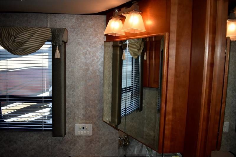 Photo 11 - 2008 Newmar Class A Motorhome rental photo 13