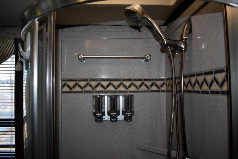 Photo 12 - 2008 Newmar Class A Motorhome rental photo 14