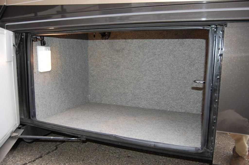 Photo 25 - 2008 Newmar Class A Motorhome rental photo 27