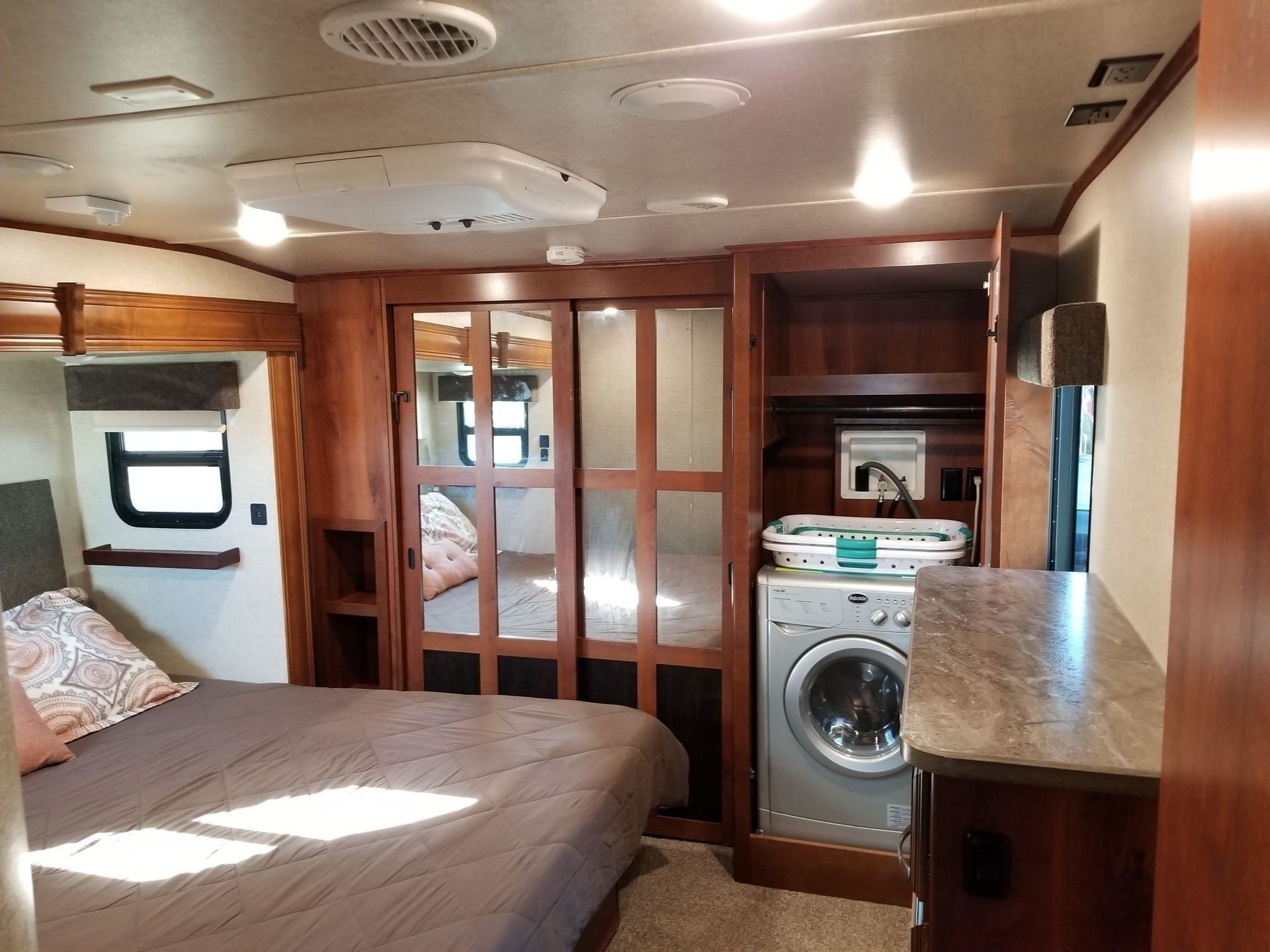 Photo 5 - 2018 Heartland Fifth Wheel rental photo 7