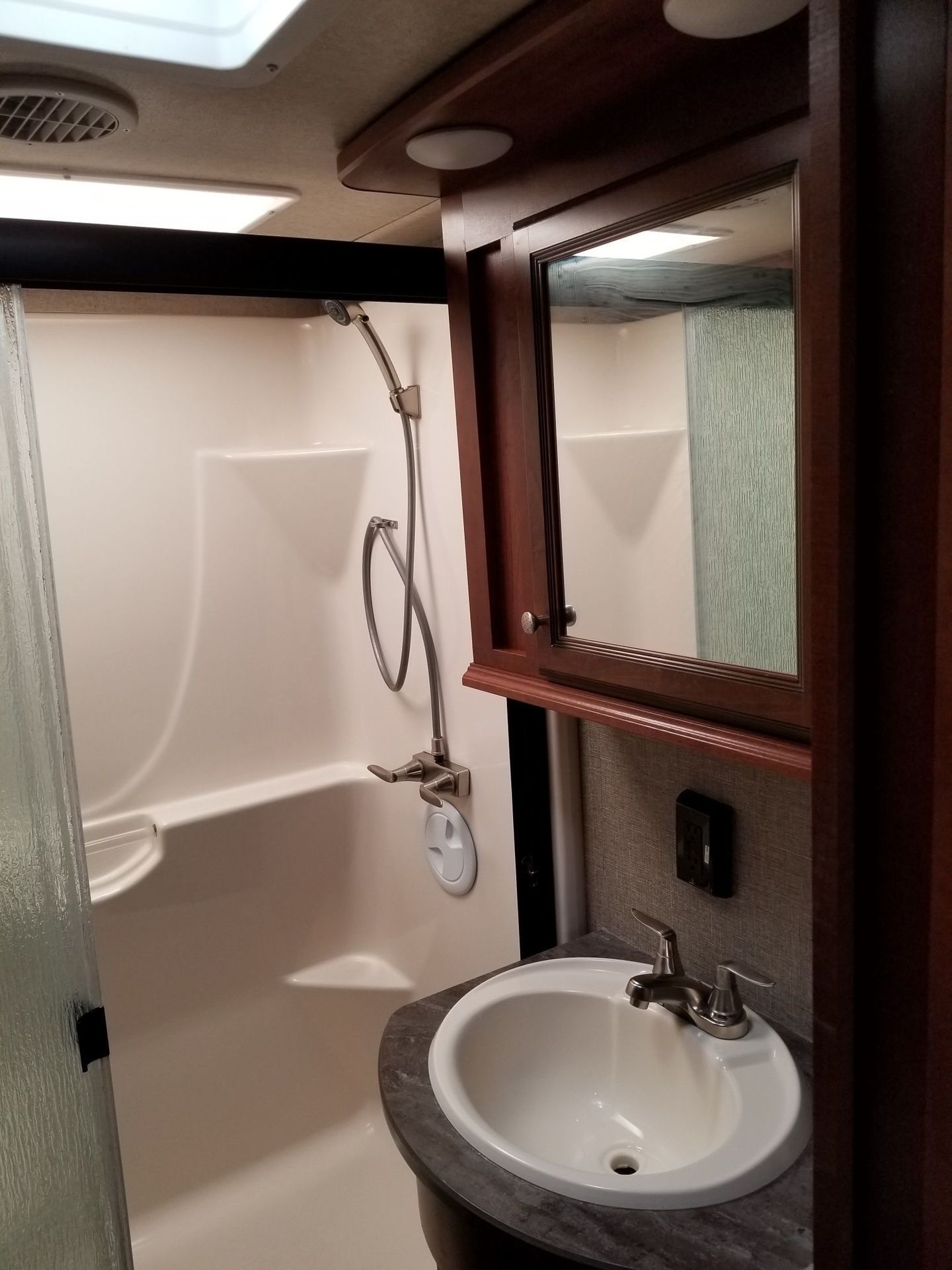 Photo 7 - 2018 Heartland Fifth Wheel rental photo 9
