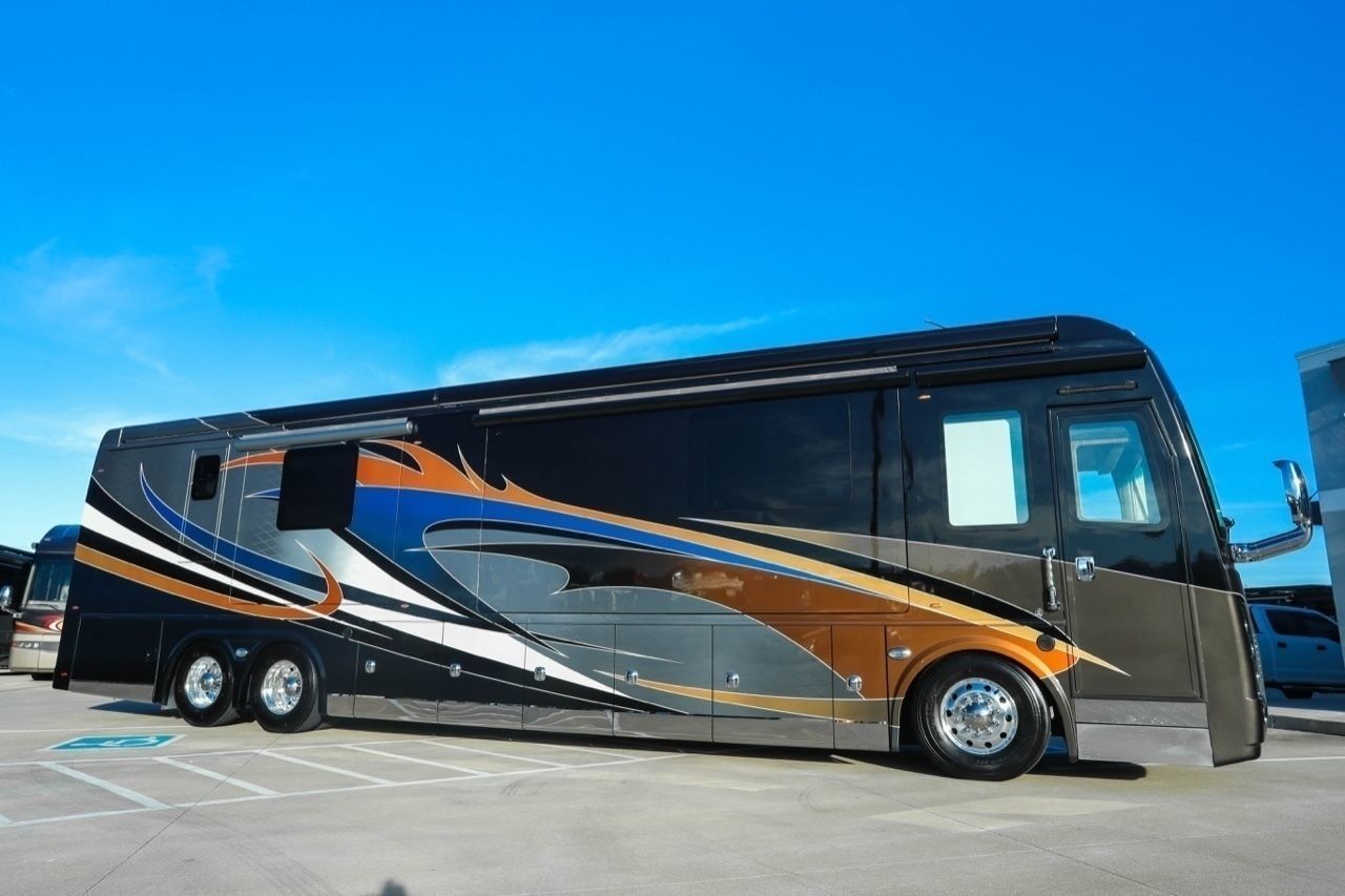 Photo 1 - 2018 Foretravel Class A Motorhome rental photo 3