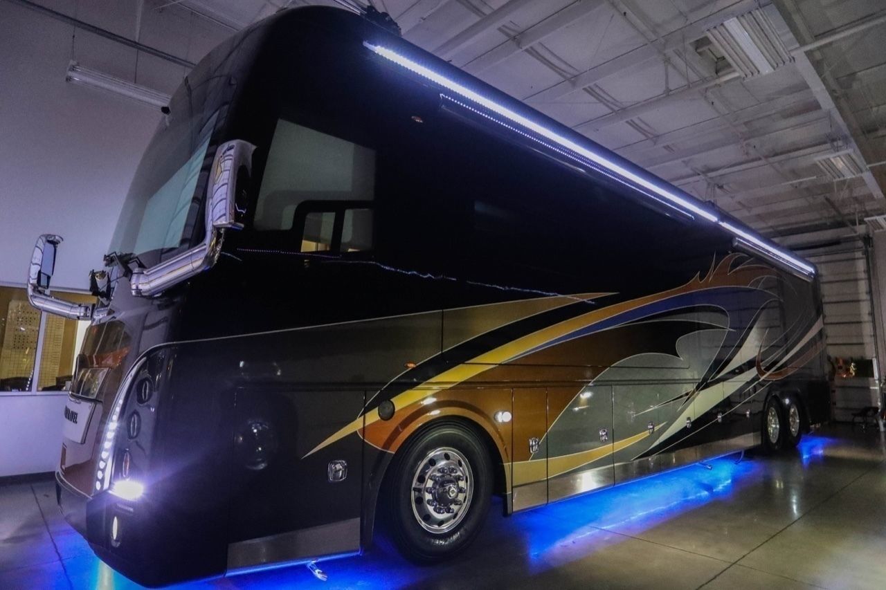 Photo 12 - 2018 Foretravel Class A Motorhome rental photo 14
