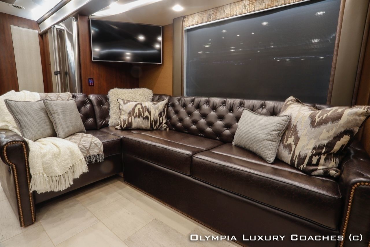 Photo 16 - 2018 Foretravel Class A Motorhome rental photo 18