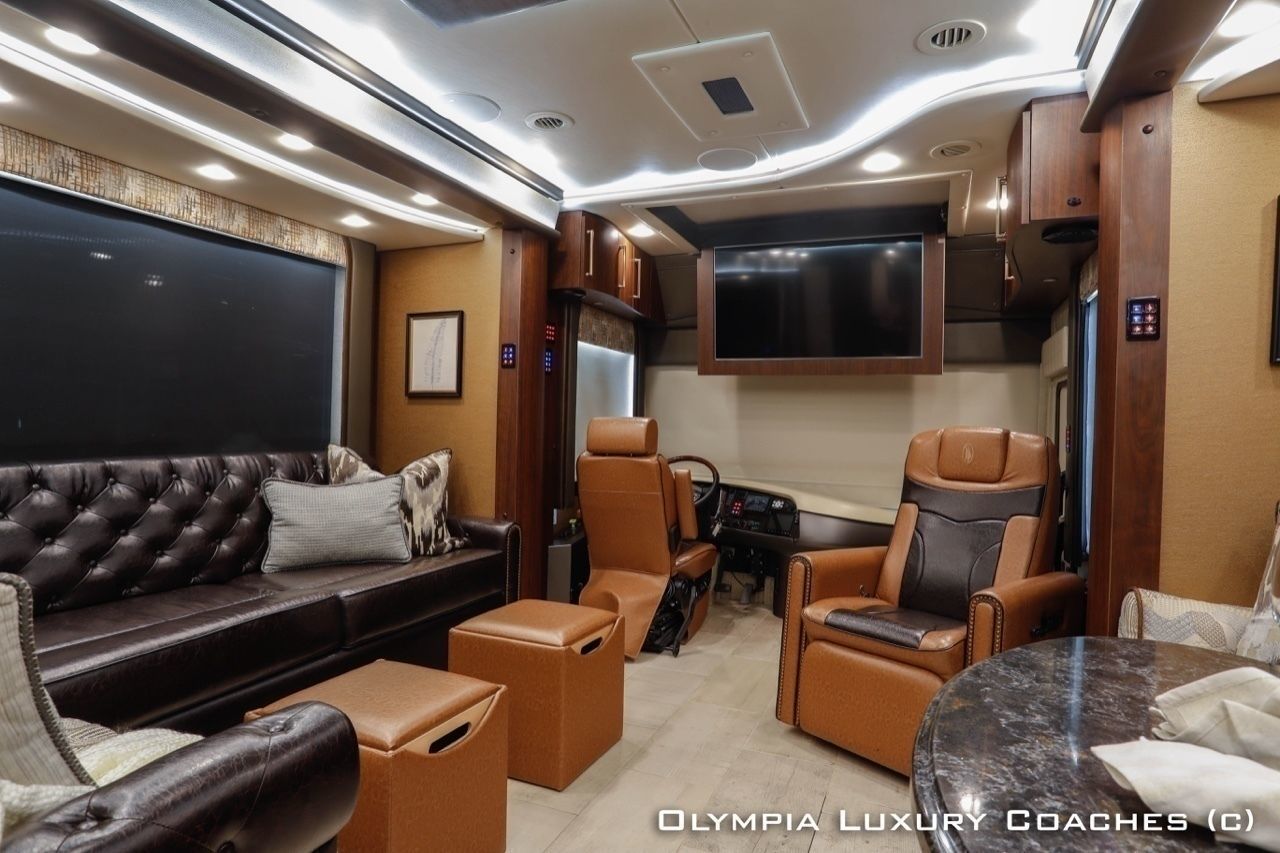 Photo 20 - 2018 Foretravel Class A Motorhome rental photo 22