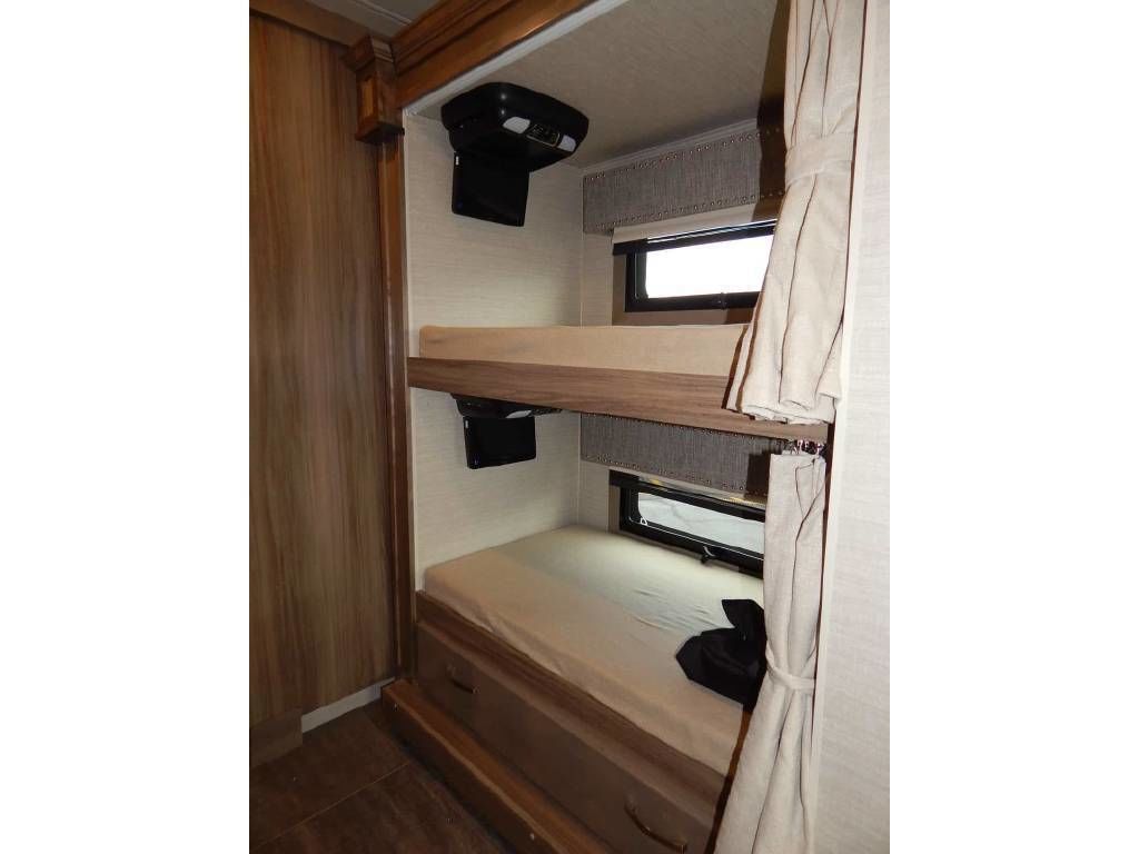 Photo 33 - 2019 Jayco Class C Motorhome rental photo 35