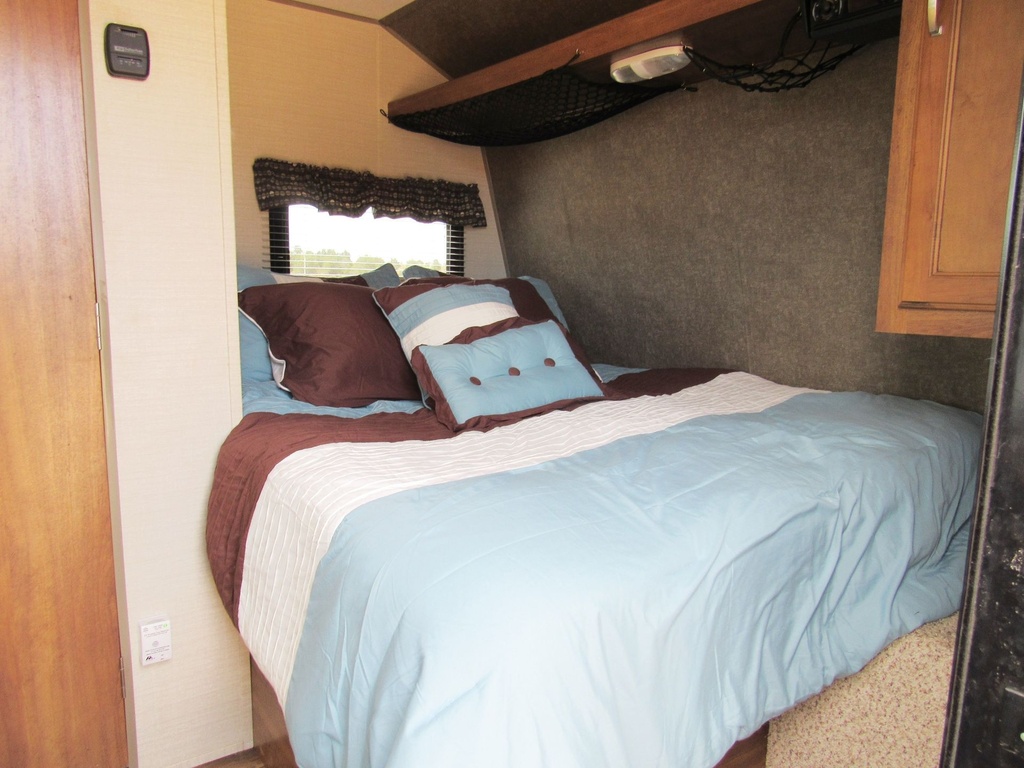 Photo 11 - 2017 Keystone Travel Trailer rental photo 13