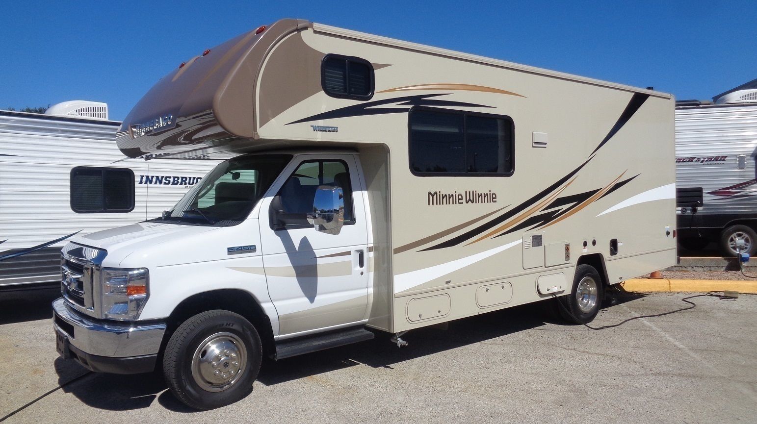 Photo 8 - 2019 Winnebago Class C Motorhome rental photo 10