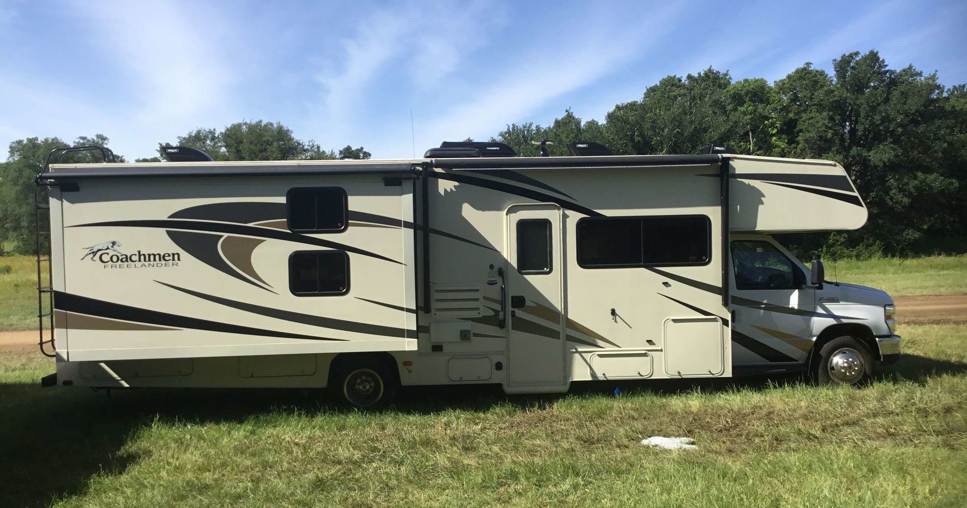 Photo 8 - 2019 Coachmen Class C Motorhome rental photo 10