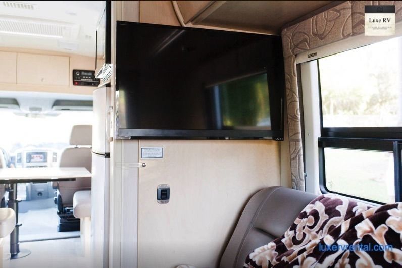 Photo 5 - 2015 Leisure Travel Class B Motorhome rental photo 7