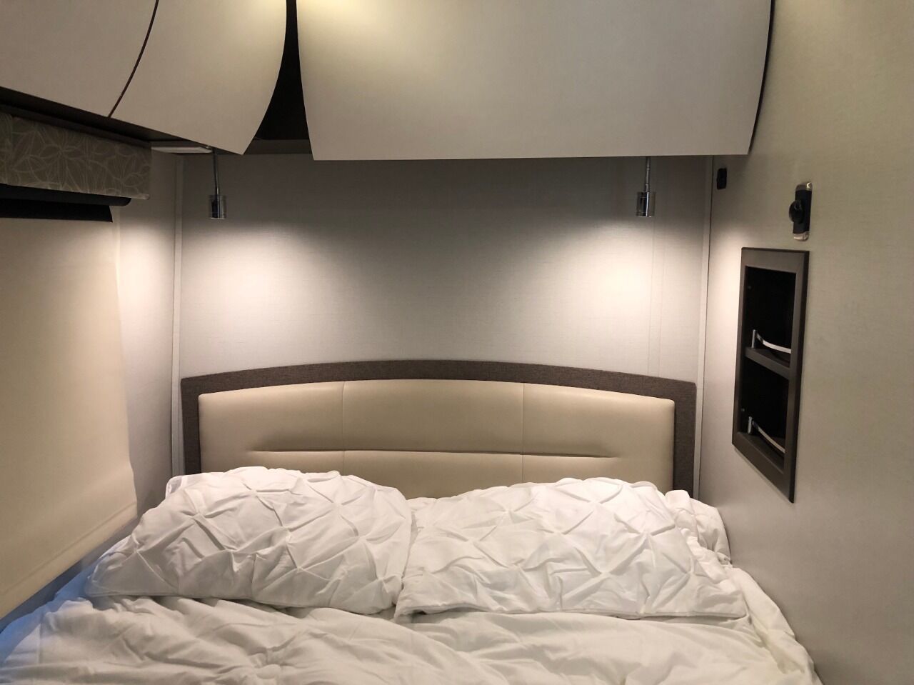 Photo 5 - 2016 Leisure Travel Class B Motorhome rental photo 7