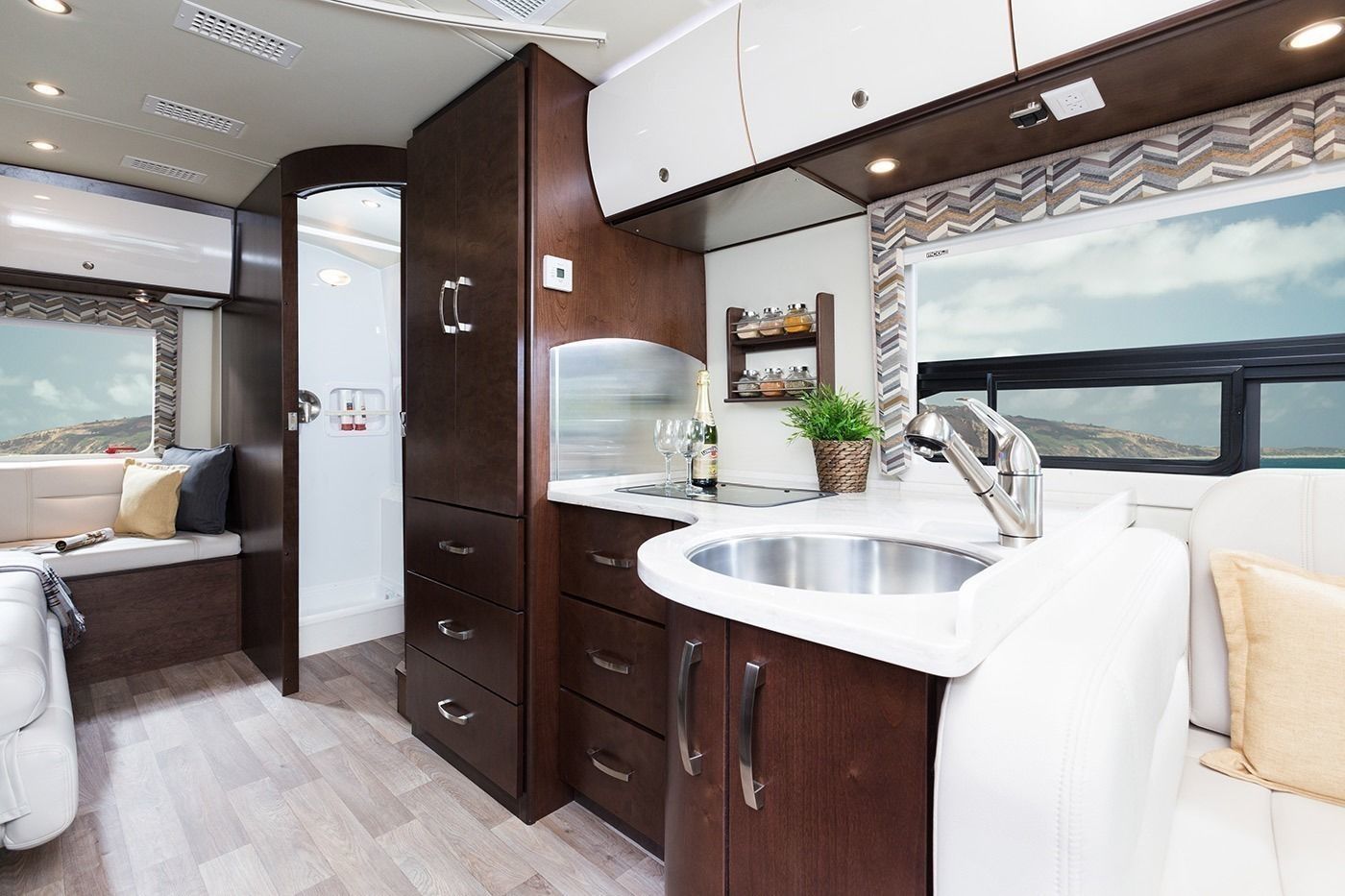 Photo 6 - 2015 Leisure Travel Class B Motorhome rental photo 8