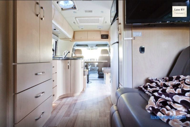 Photo 11 - 2015 Leisure Travel Class B Motorhome rental photo 13