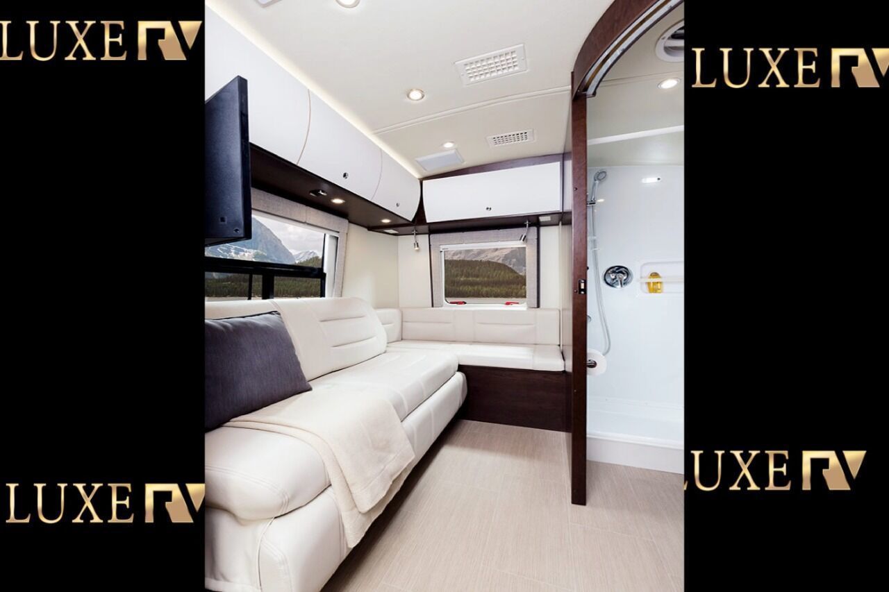 Photo 14 - 2015 Leisure Travel Class B Motorhome rental photo 16