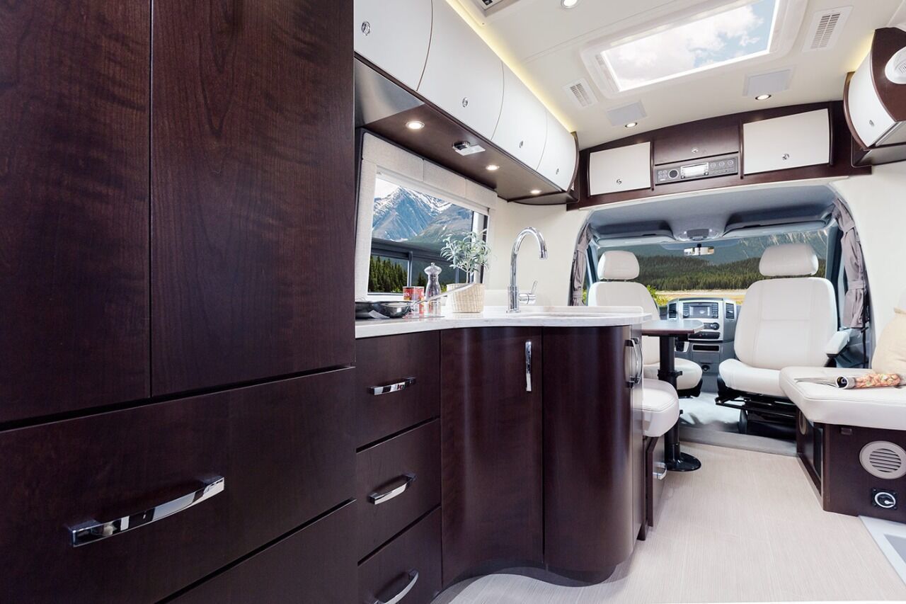 Photo 22 - 2015 Leisure Travel Class B Motorhome rental photo 24