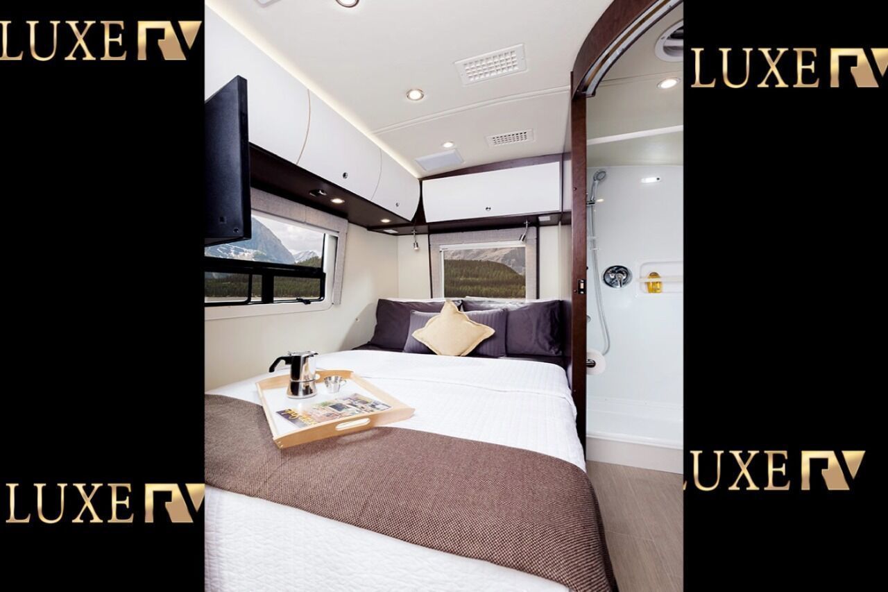 Photo 23 - 2015 Leisure Travel Class B Motorhome rental photo 25