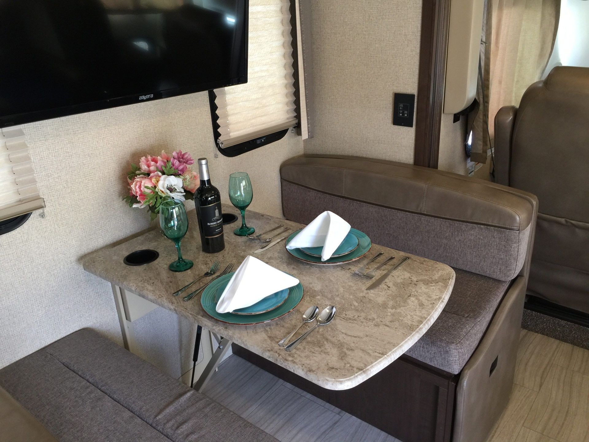 Photo 6 - 2019 Thor Class A Motorhome rental photo 8