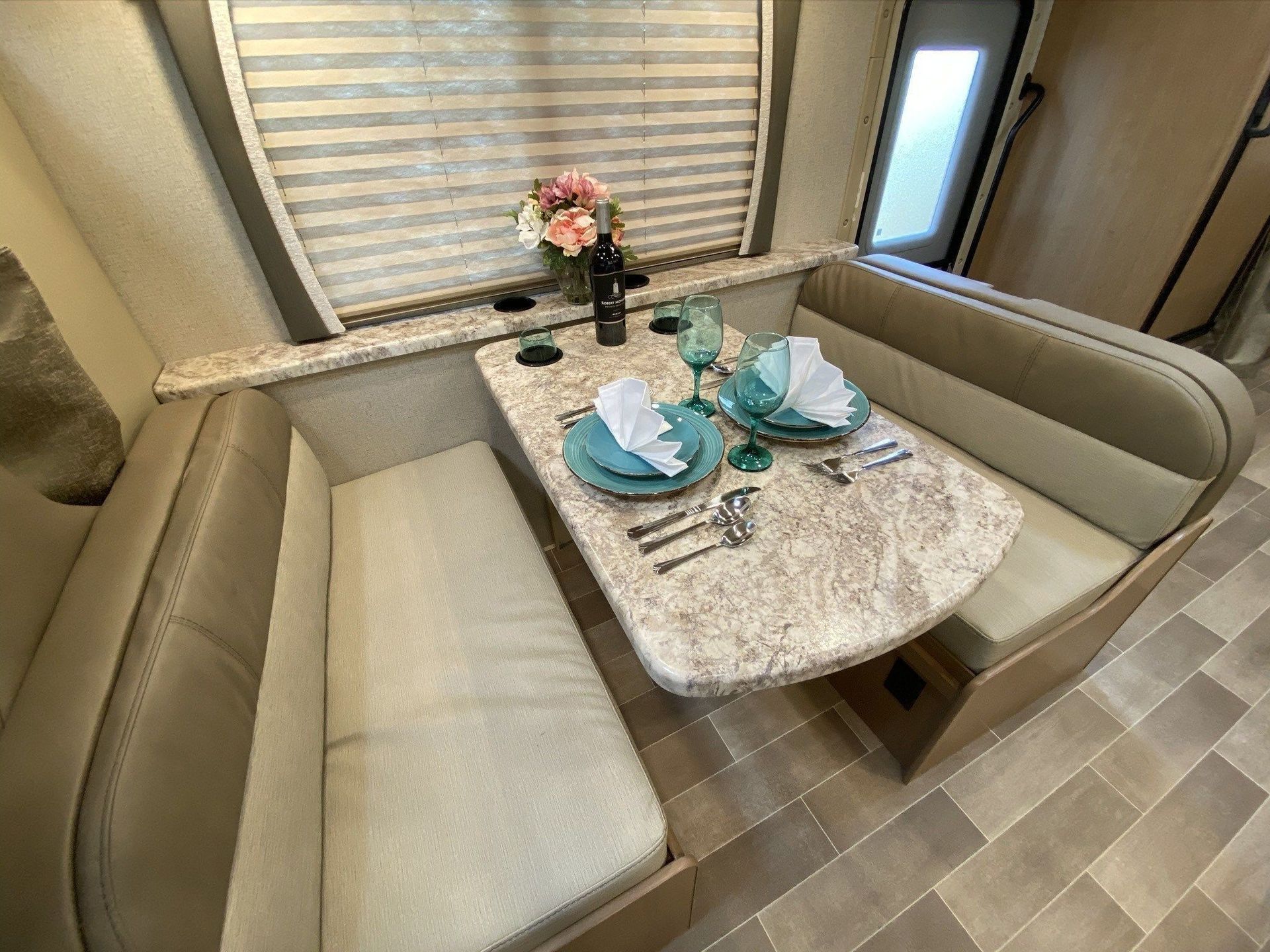 Photo 7 - 2020 Thor Class C Motorhome rental photo 9
