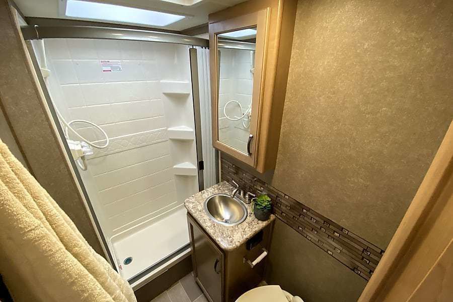 Photo 2 - 2020 Thor Class C Motorhome rental photo 4