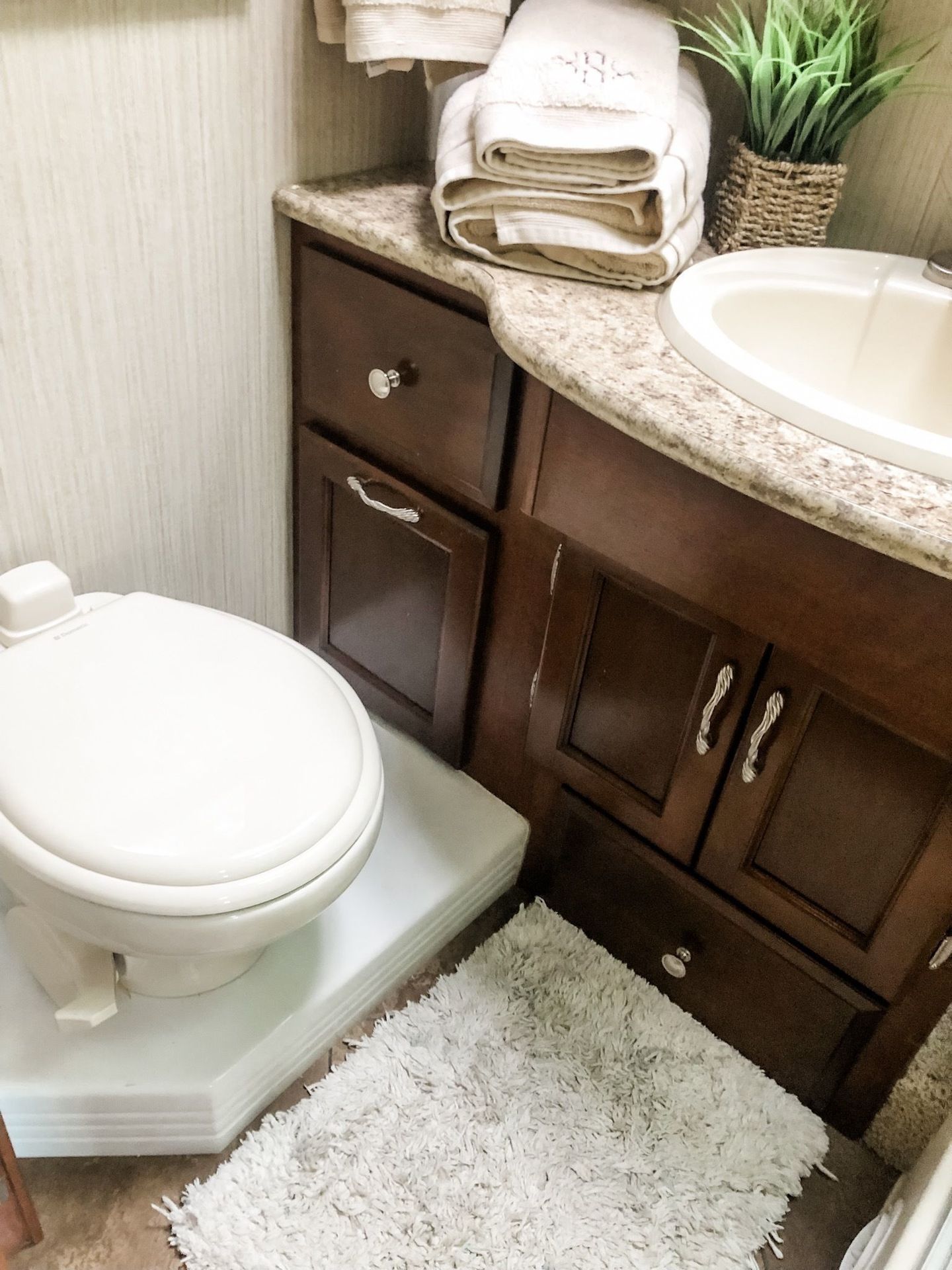 Photo 7 - 2012 Newmar Class A Motorhome rental photo 9