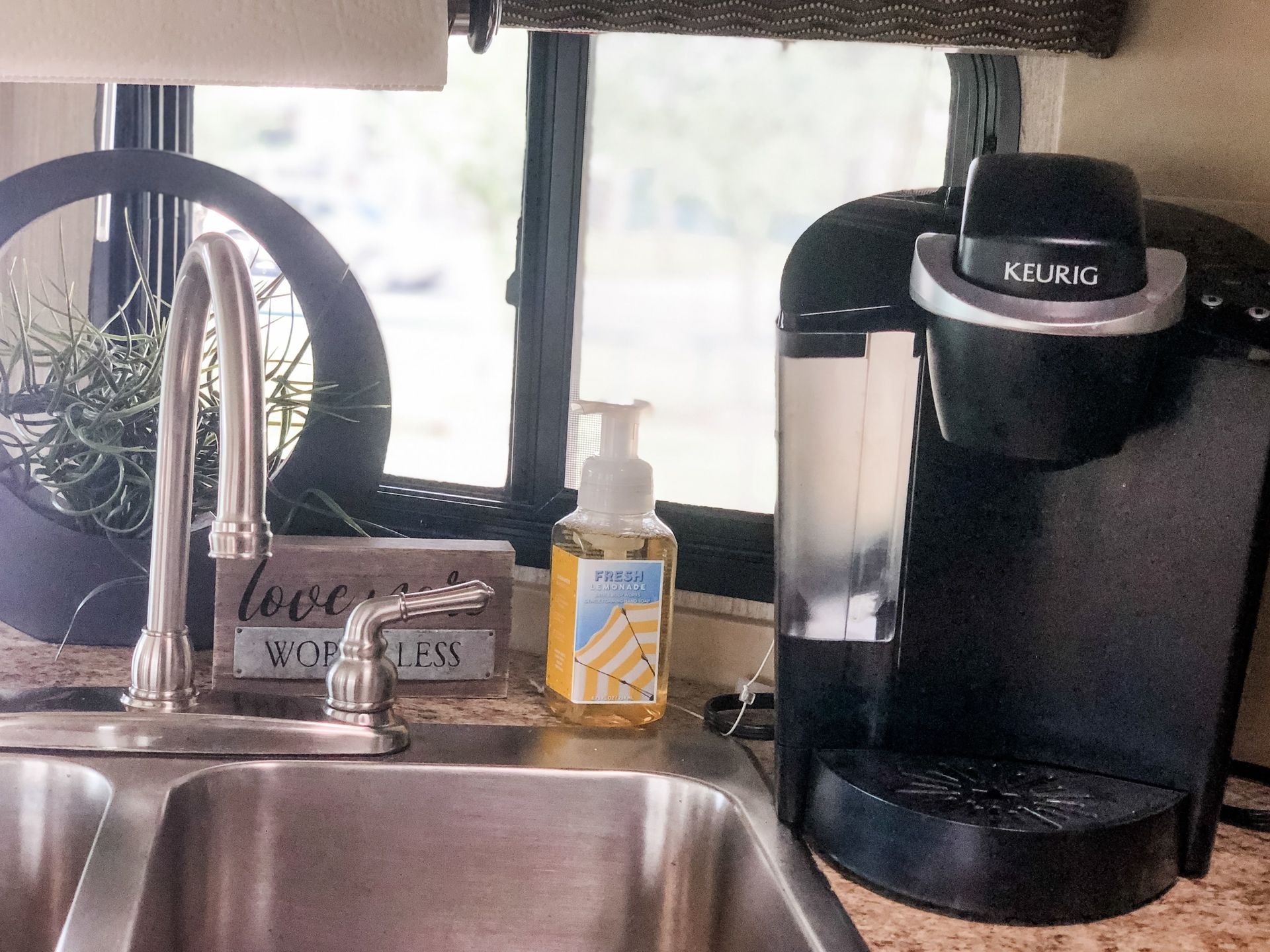 Photo 25 - 2012 Newmar Class A Motorhome rental photo 27