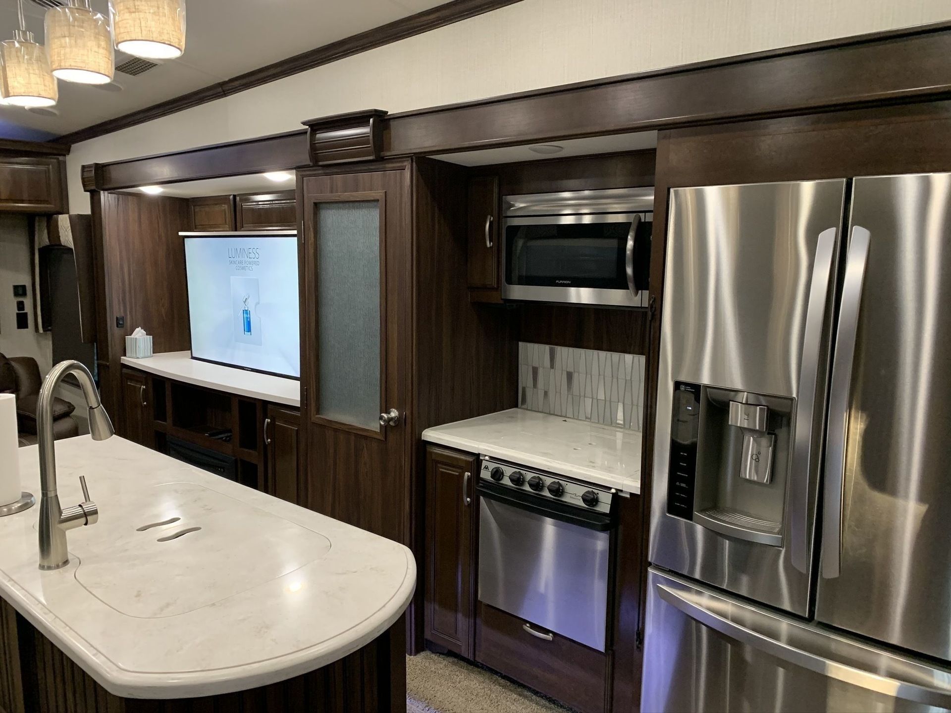 Photo 9 - 2018 Forest River Fifth Wheel rental photo 11