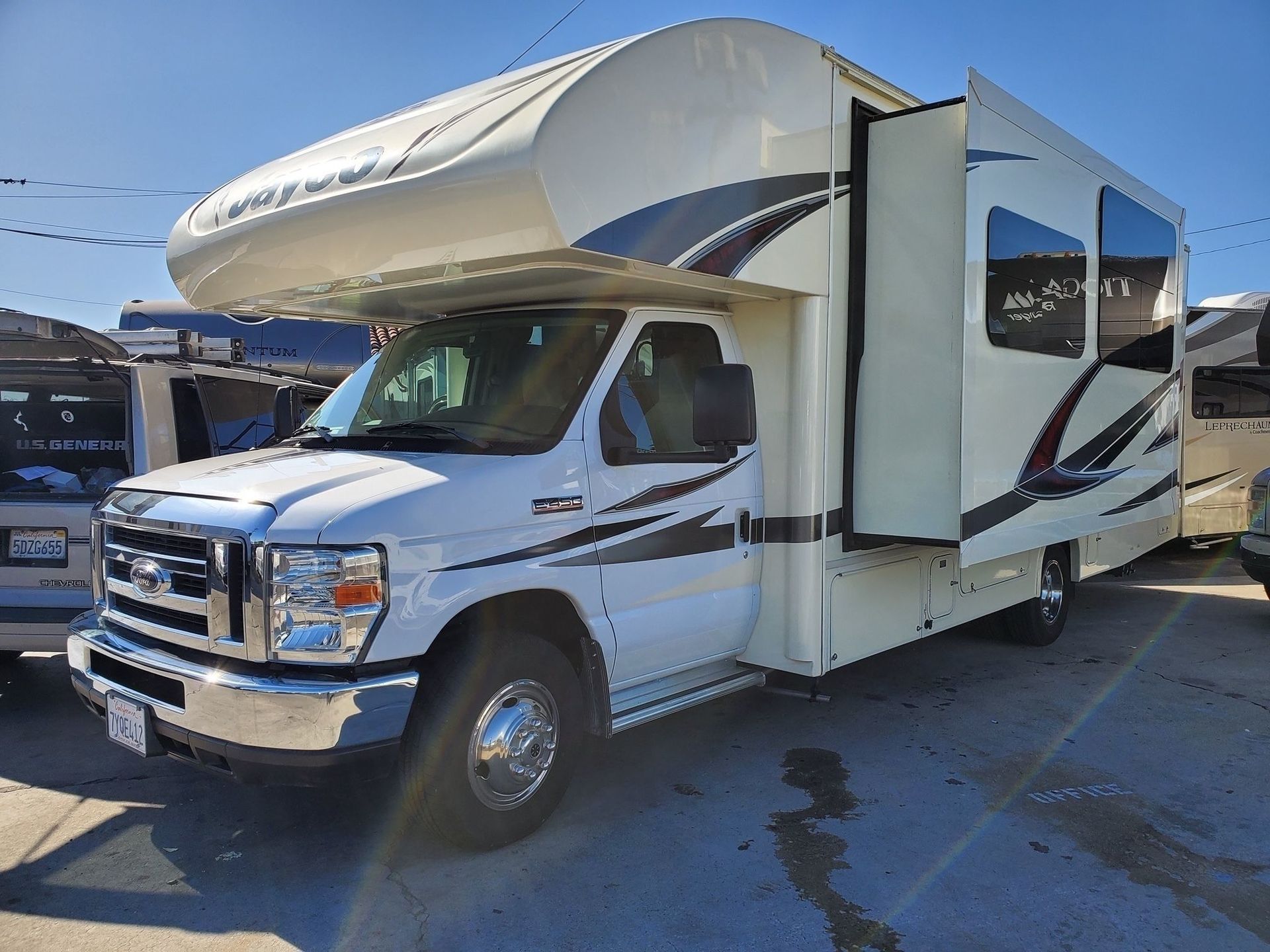 Photo 0 - 2017 Jayco Class C Motorhome rental photo 2