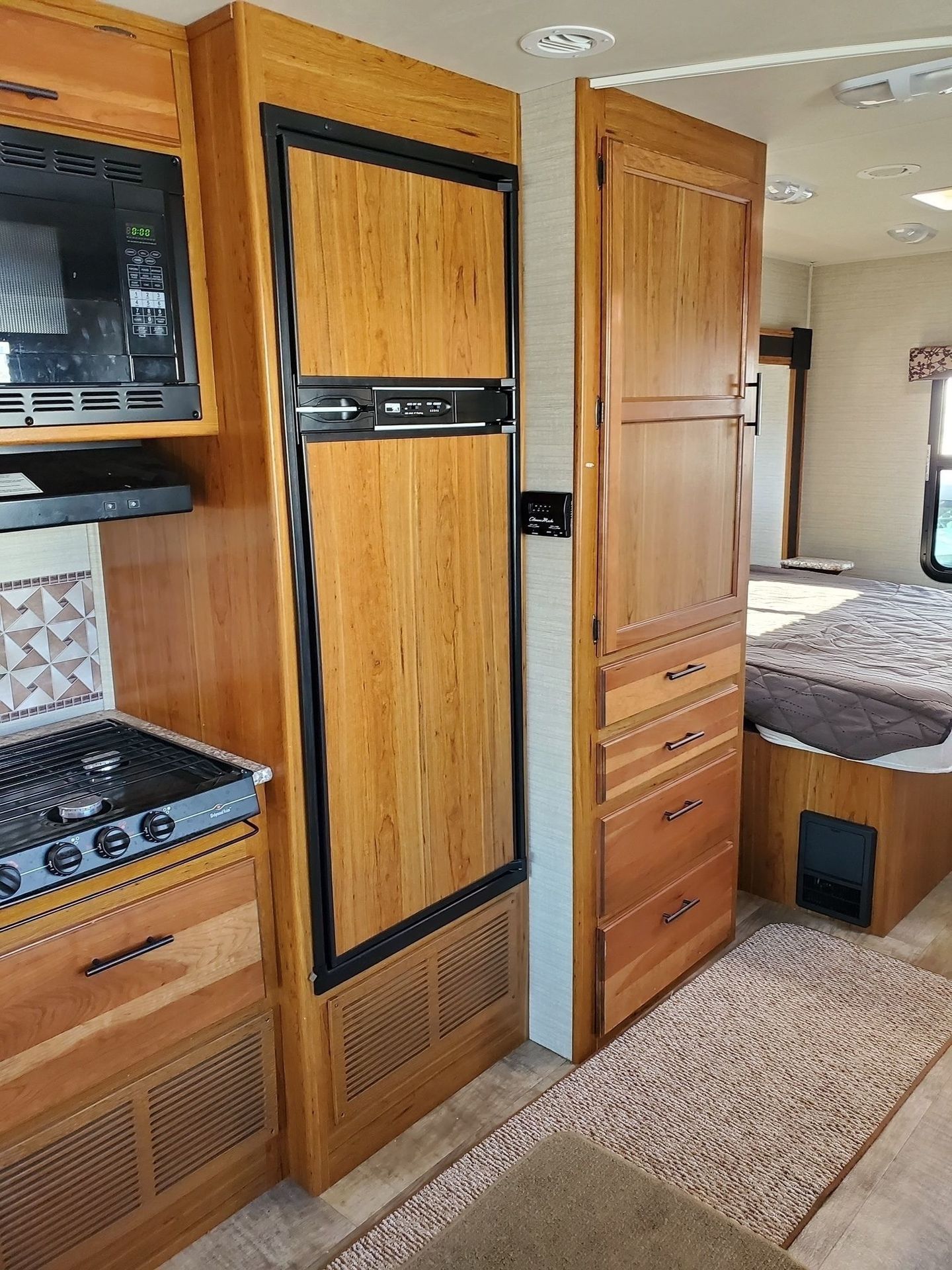 Photo 10 - 2017 Jayco Class C Motorhome rental photo 12