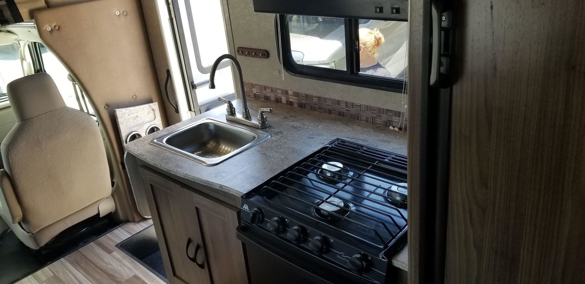 Photo 7 - 2017 Coachmen Class C Motorhome rental photo 9