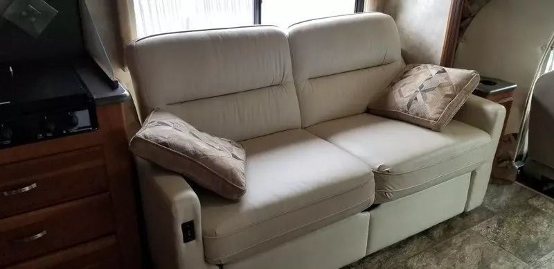 Photo 6 - 2012 Winnebago Class C Motorhome rental photo 8
