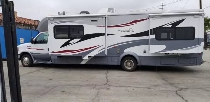 Photo 9 - 2012 Winnebago Class C Motorhome rental photo 11
