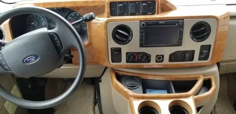 Photo 11 - 2012 Winnebago Class C Motorhome rental photo 13