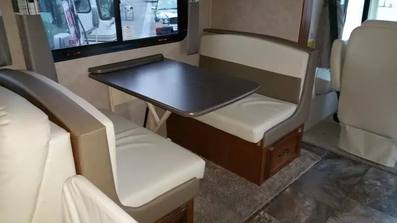 Photo 4 - 2008 Damon Class A Motorhome rental photo 6