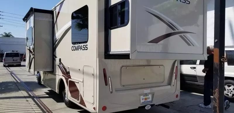 Photo 9 - 2018 Mercedes-Benz Class C Motorhome rental photo 11