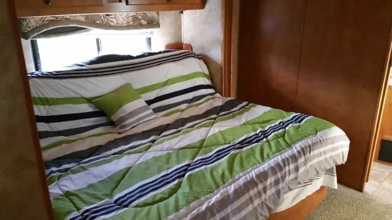Photo 1 - 2008 Gulf Stream Class C Motorhome rental photo 3