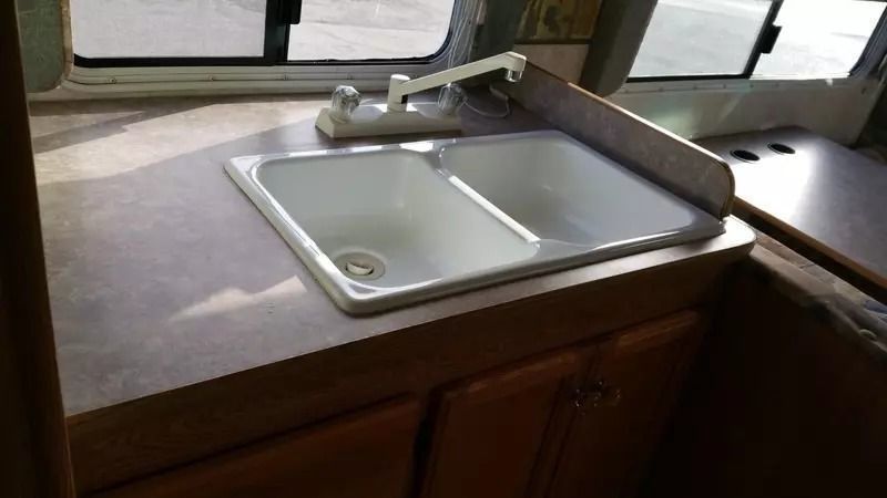 Photo 2 - 2002 Ford Class B Motorhome rental photo 4