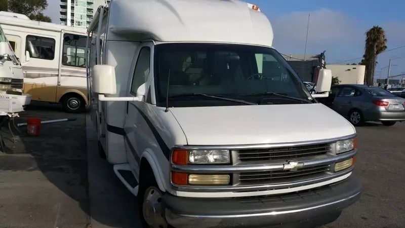 Photo 5 - 2002 Ford Class B Motorhome rental photo 7