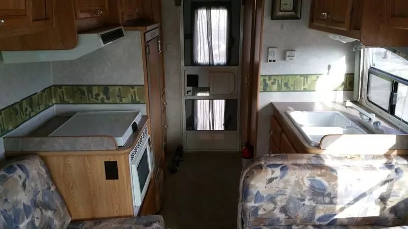 Photo 7 - 2002 Ford Class B Motorhome rental photo 9