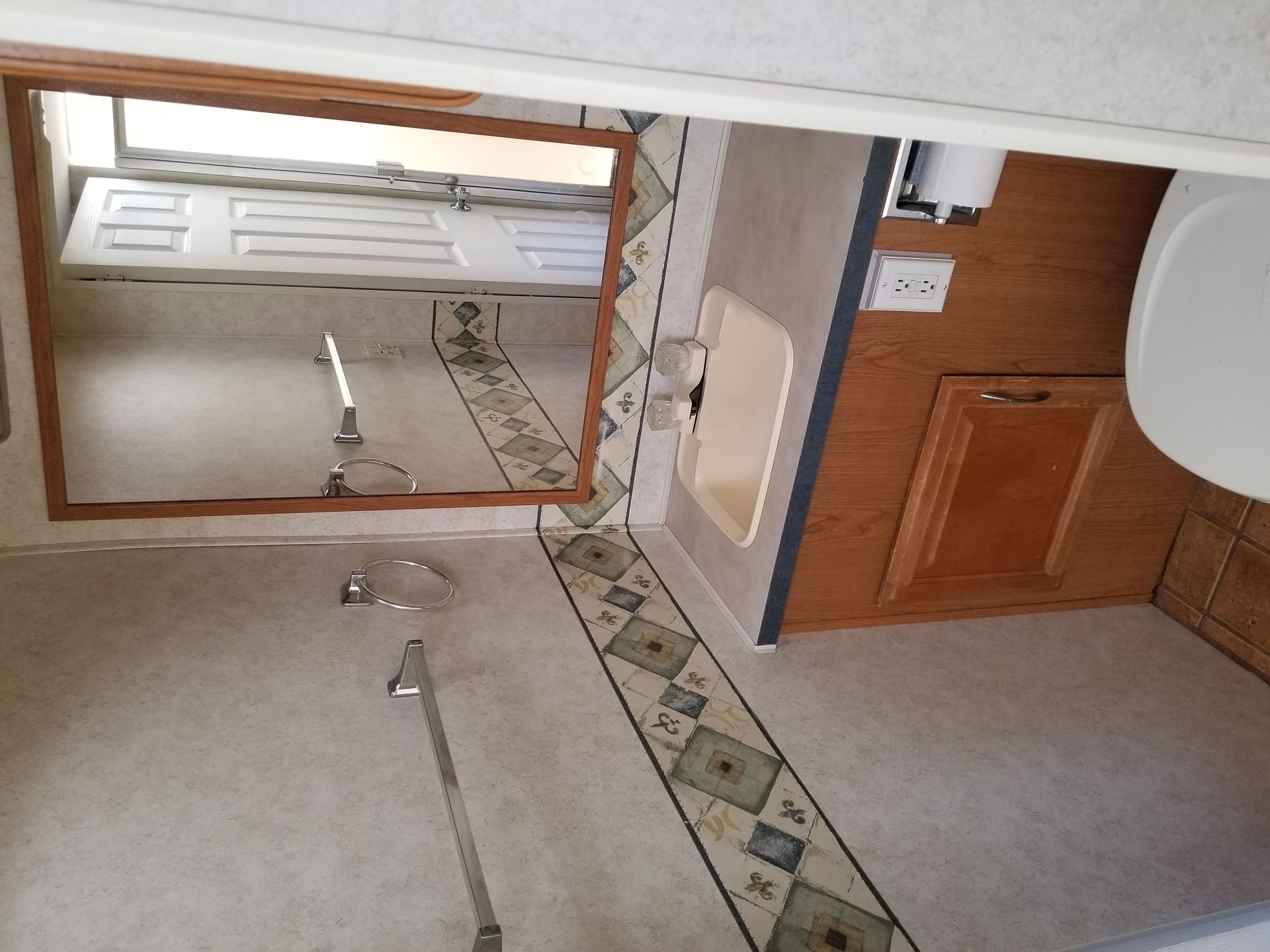 Photo 1 - 2003 Fleetwood Class C Motorhome rental photo 3