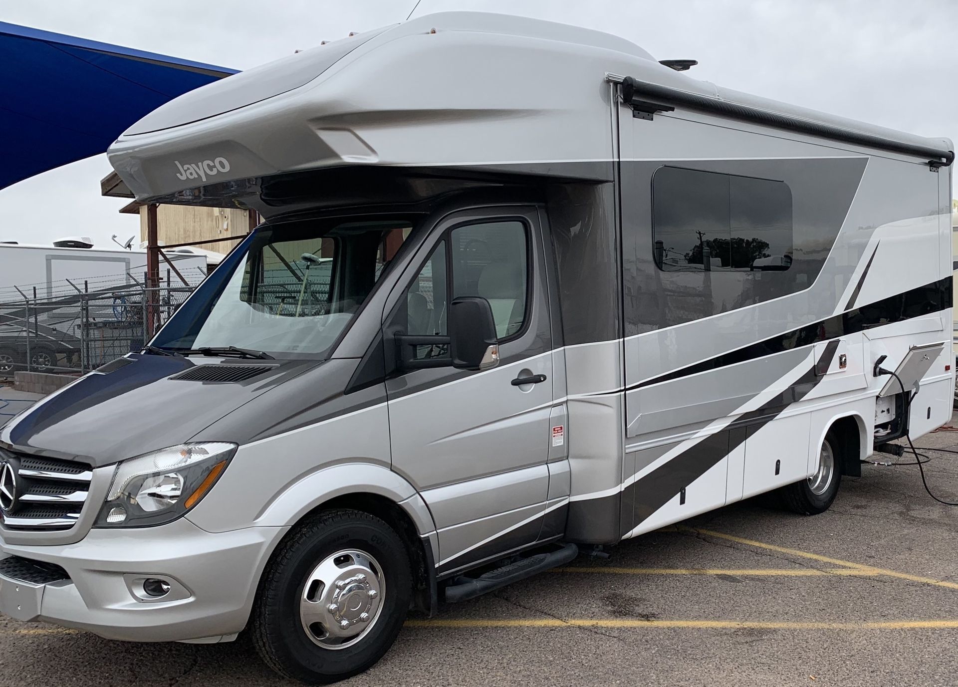 Photo 7 - 2019 Jayco Class C Motorhome rental photo 9