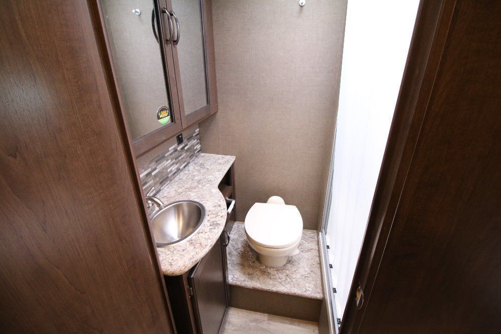 Photo 10 - 2019 Thor Motor Coach Class C Motorhome rental photo 12