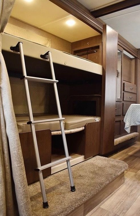 Photo 14 - 2019 Thor Motor Coach Class C Motorhome rental photo 16
