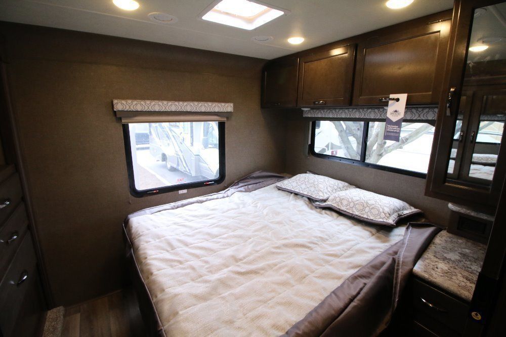 Photo 20 - 2019 Thor Motor Coach Class C Motorhome rental photo 22