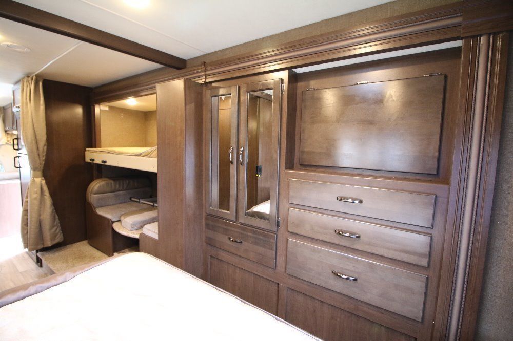 Photo 21 - 2019 Thor Motor Coach Class C Motorhome rental photo 23