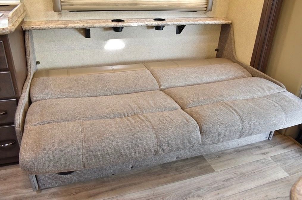 Photo 24 - 2019 Thor Motor Coach Class C Motorhome rental photo 26