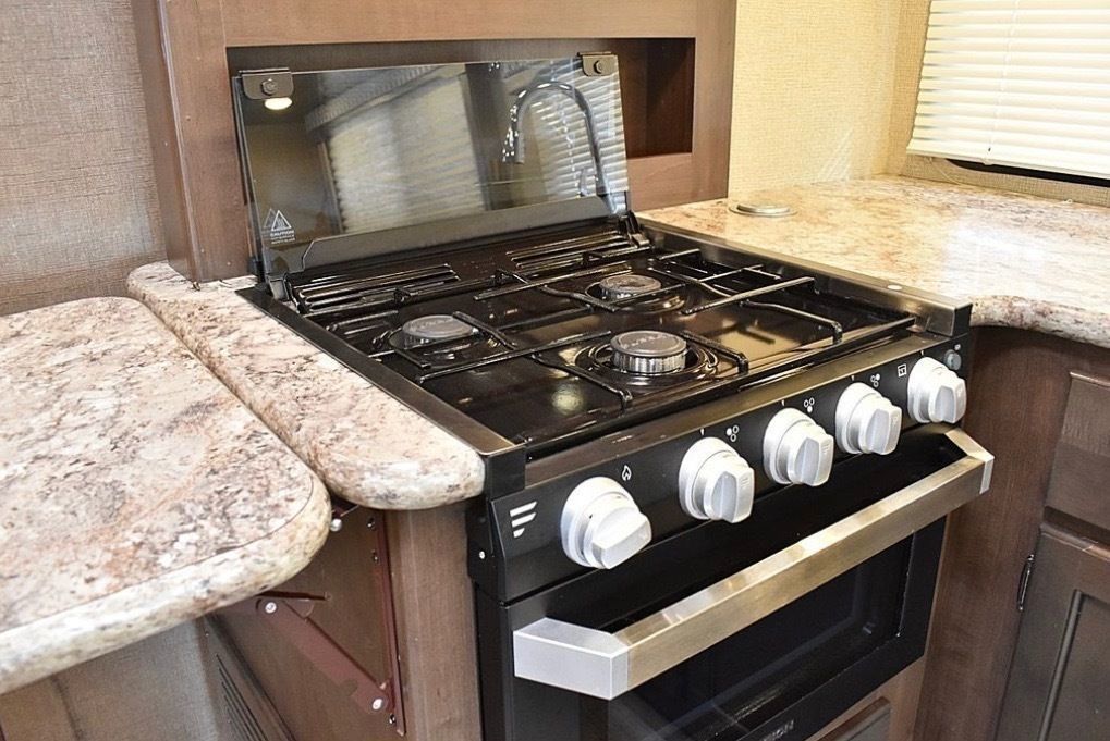 Photo 26 - 2019 Thor Motor Coach Class C Motorhome rental photo 28