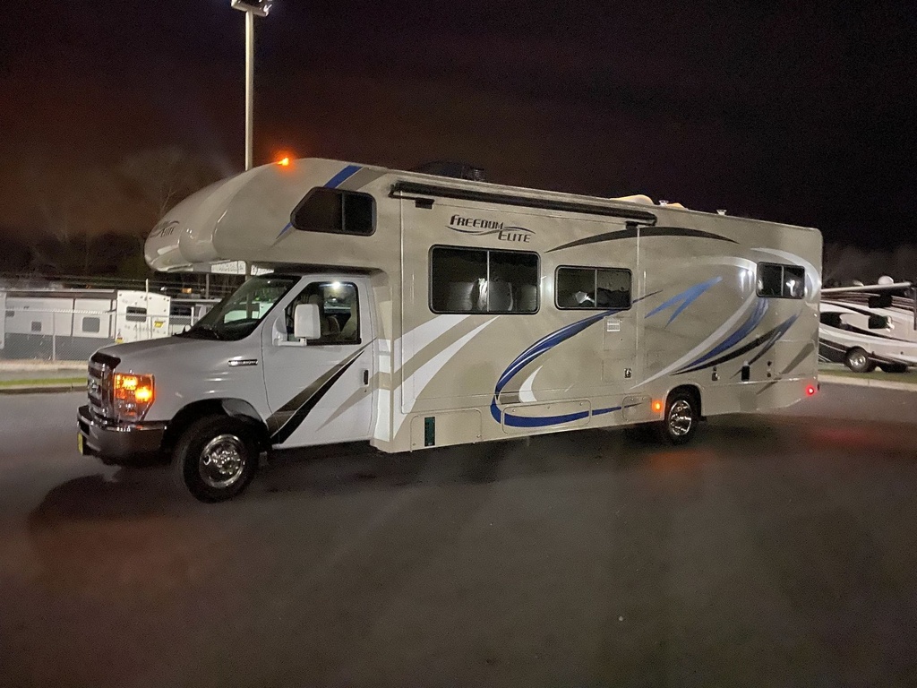 Photo 44 - 2019 Thor Motor Coach Class C Motorhome rental photo 46