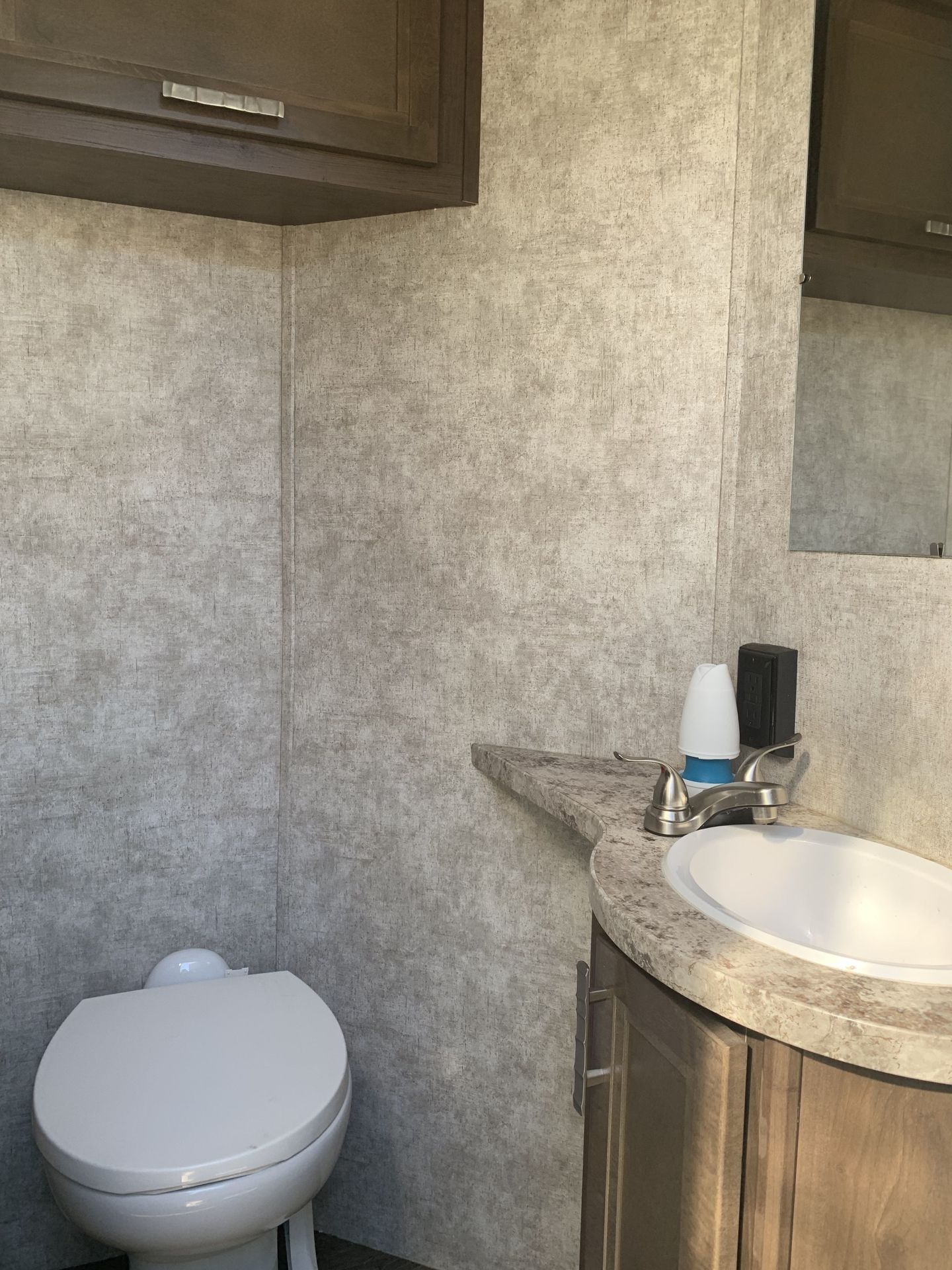 Photo 15 - 2019 Open Range Fifth Wheel rental photo 17