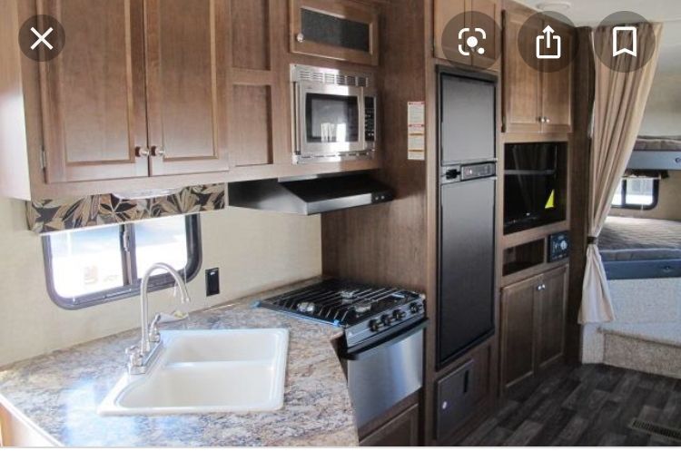 Photo 3 - 2016 Keystone Fifth Wheel rental photo 5