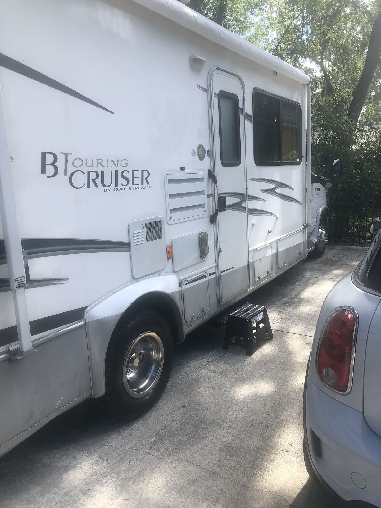 Photo 2 - 2005 Gulfstream Class C Motorhome rental photo 4